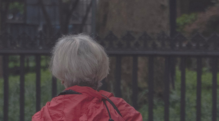 父母年纪越来越大，我们的关系却越来越远