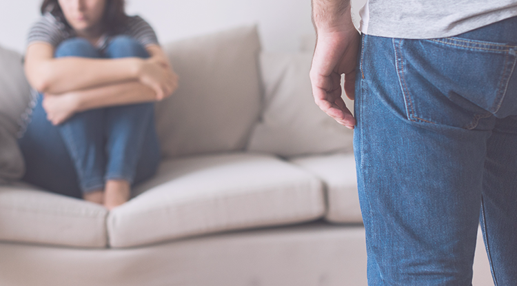 另一半会动手打我，我该离开吗？