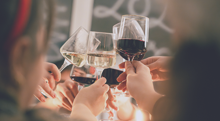 同学聚会，不敢出席……